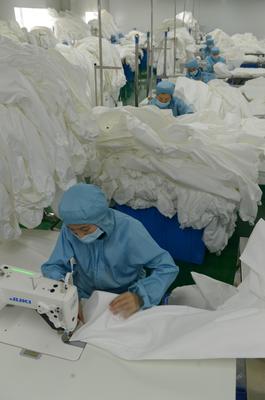 開足馬力生產(chǎn)防護(hù)用品