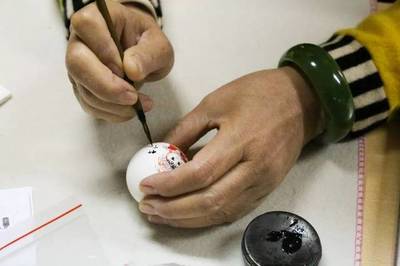 當(dāng)外國留學(xué)生遇上中國傳統(tǒng)工藝美術(shù)品